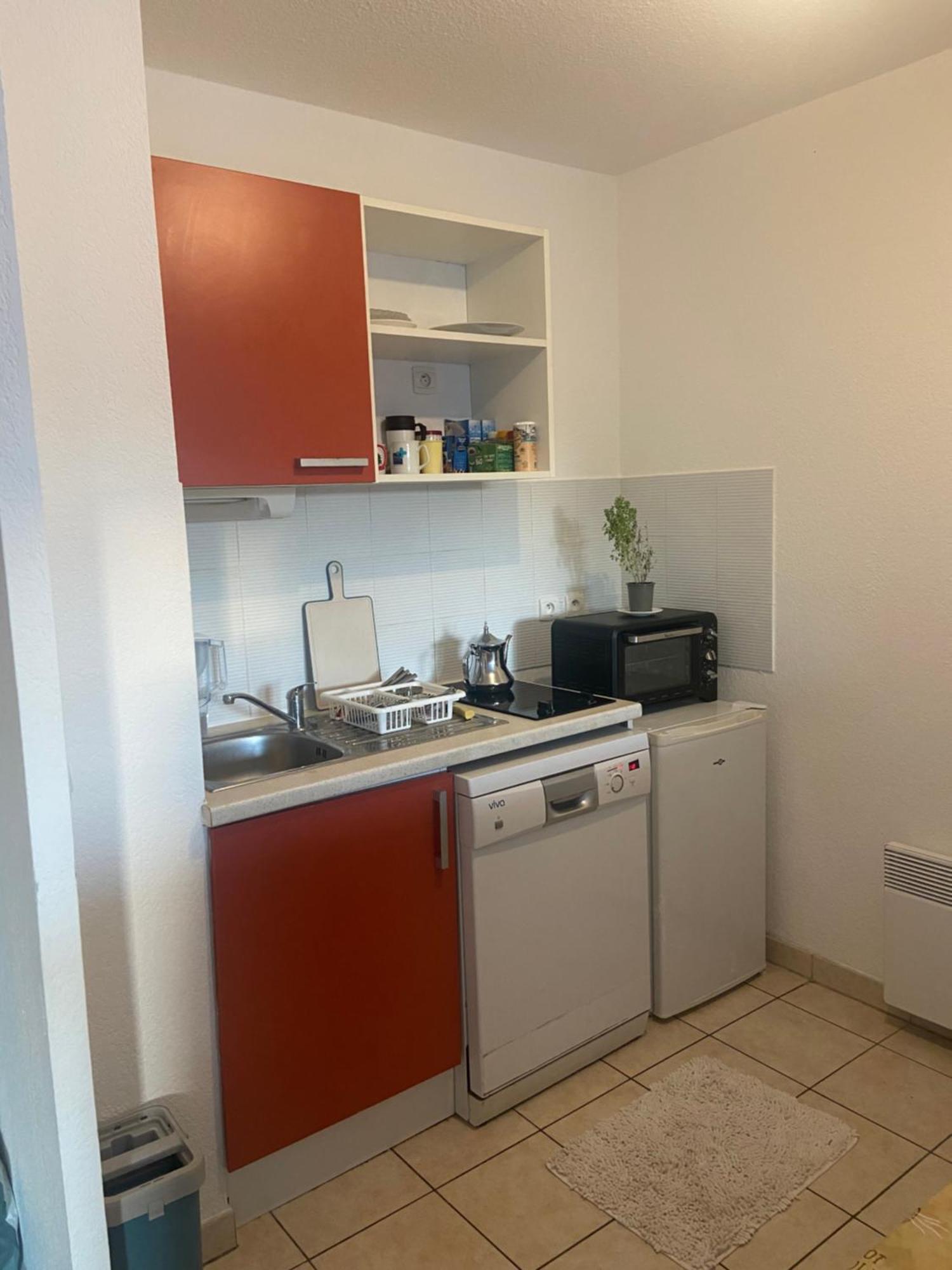 Apartamento Apparemment Lumineux Proche De La Mer Béziers Exterior foto